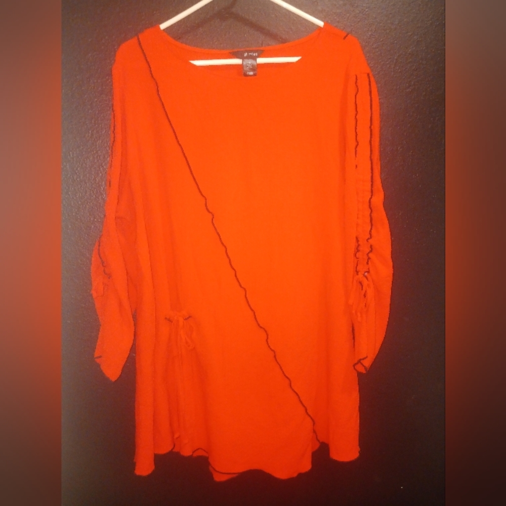 Ali Miles Top